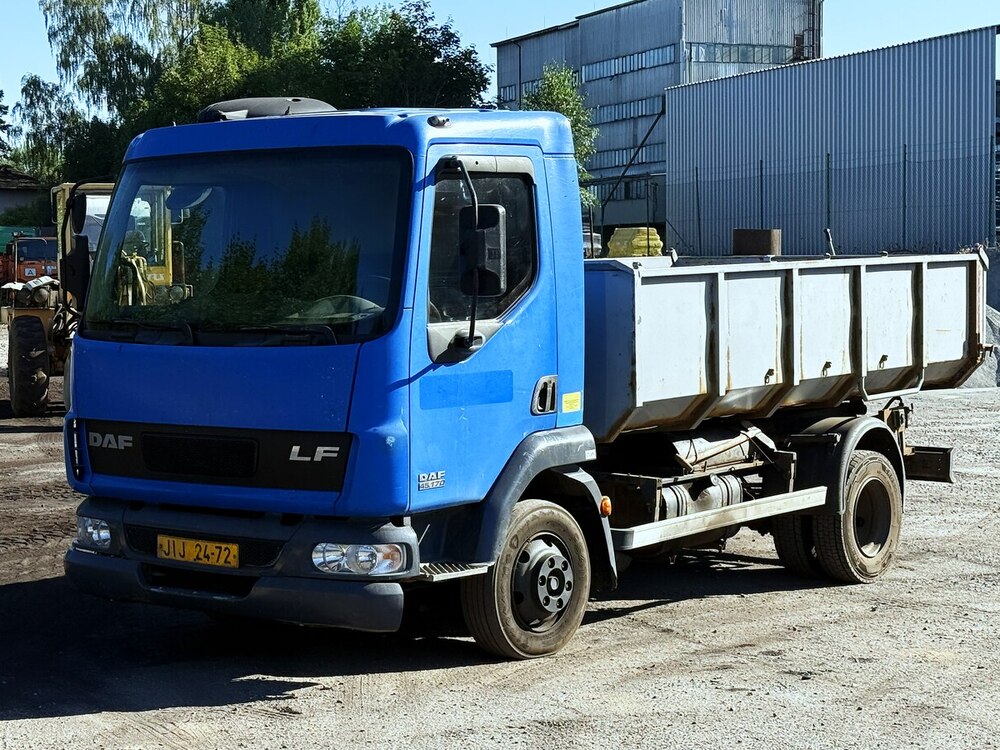 DAF LF – hlavní rozvozový vůz se sklápěčem